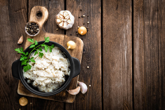 Fototapeta lard with salt and garlic, traditional ukrainian cuisine