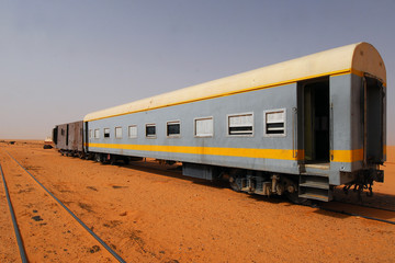 Fototapeta premium treno nel deserto