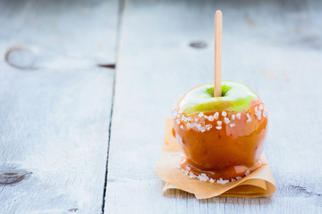 Caramel candy apple