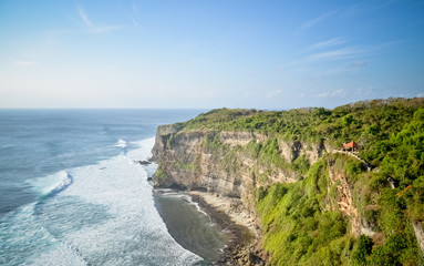 Obraz premium view of the cliff and Balinese sea temple