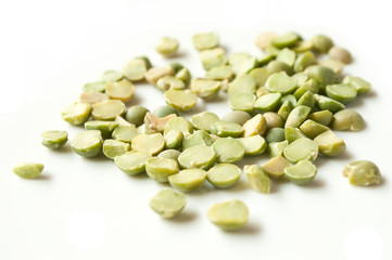 détail pois cassés sur fond blanc