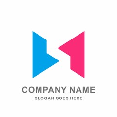 Obraz premium Geometric Triangle Negative Space Monogram Letter S Vector Logo Design Template