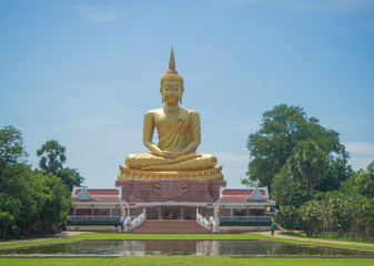 Fototapeta premium Big golden buddha statue