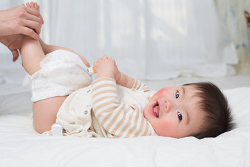 赤ちゃんオムツ交換