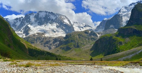 Naklejka na ściany i meble Valley in Caucasus