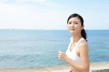 ジョギングを楽しむ女性