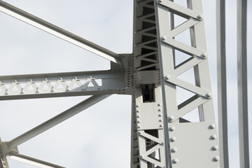 運河をまたぐ鉄橋