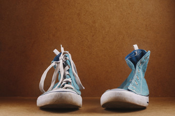 One sneaker with lace and one without lace