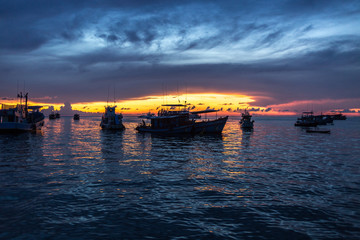 Fototapeta na wymiar Boats infront of the island while sunset