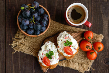 Sandwiches with pate cheese, garlic, slices of pepper, dill. A c