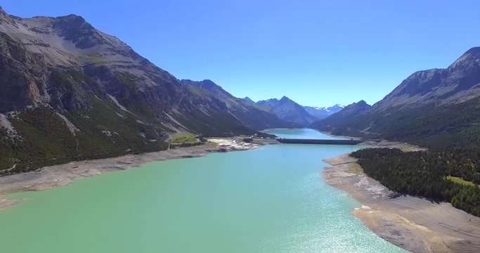 Aerial 4k - Diga di Cancano e San Giacomo - Valtellina (IT) - Vista aerea panoramica circolare