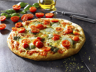 Tradizionale mozzarella pizza. Gray tile background.