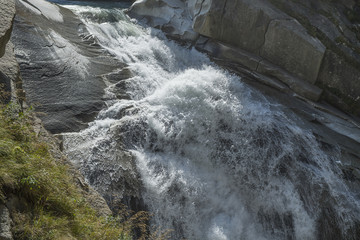 Reuss bei der Teufelsbrücke in der Schöllenenschlucht, bei Andermatt, Uri, Schweiz
