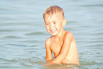 happy child on the sea
