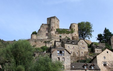 Château et village classé de Belcastel en Aveyron,plus beau village de France