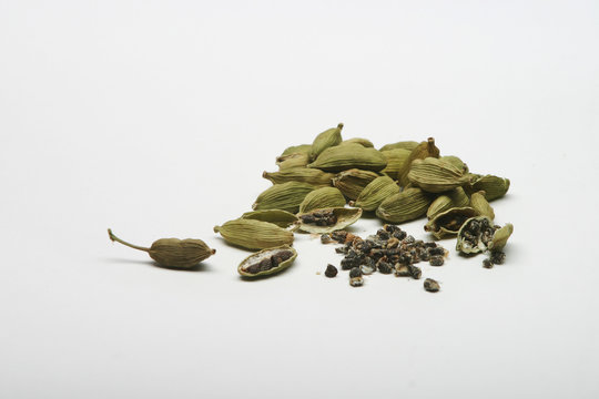 Whole Cardamon