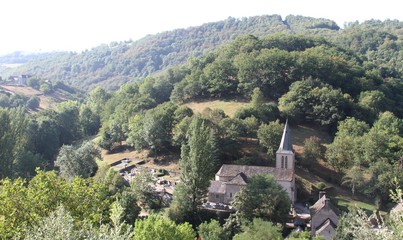 Eglise sainte Marie-Madeleine à Belcastel,village classé de l'Aveyron