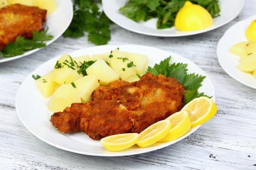 Wiener schnitzel & boiled potatoes, sliced lemon & lettuce