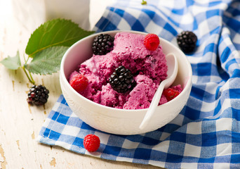 the frozen berries yogurt