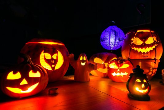 halloween pumpkins at night dark scenery