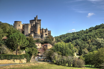 Fototapeta na wymiar Le chateau de Bonaguil (Lot et Garonne)