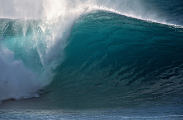 Obraz premium Empty Wave - Waimea Bay Shorebreak, Oahu, Hawaii