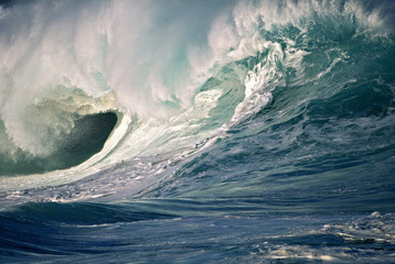 Empty Wave - Waimea Bay Shorebreak, Oahu, Hawaii