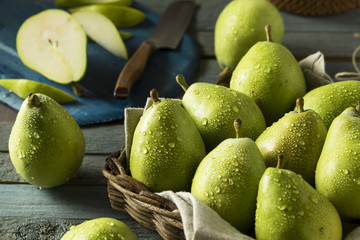 Raw Green Organic Danjou Pears