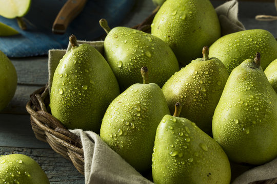 Raw Green Organic Danjou Pears