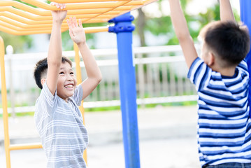 Obraz premium Boy play with bar