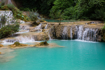 Fototapeta na wymiar Kuang Si Waterfalls