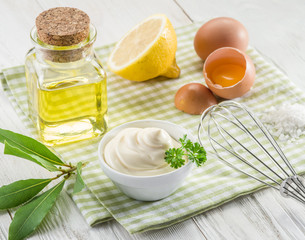 Natural mayonnaise ingredients and the sauce itself.