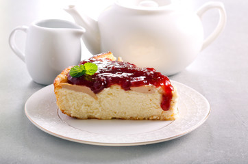 Cheesecake slice with fruit