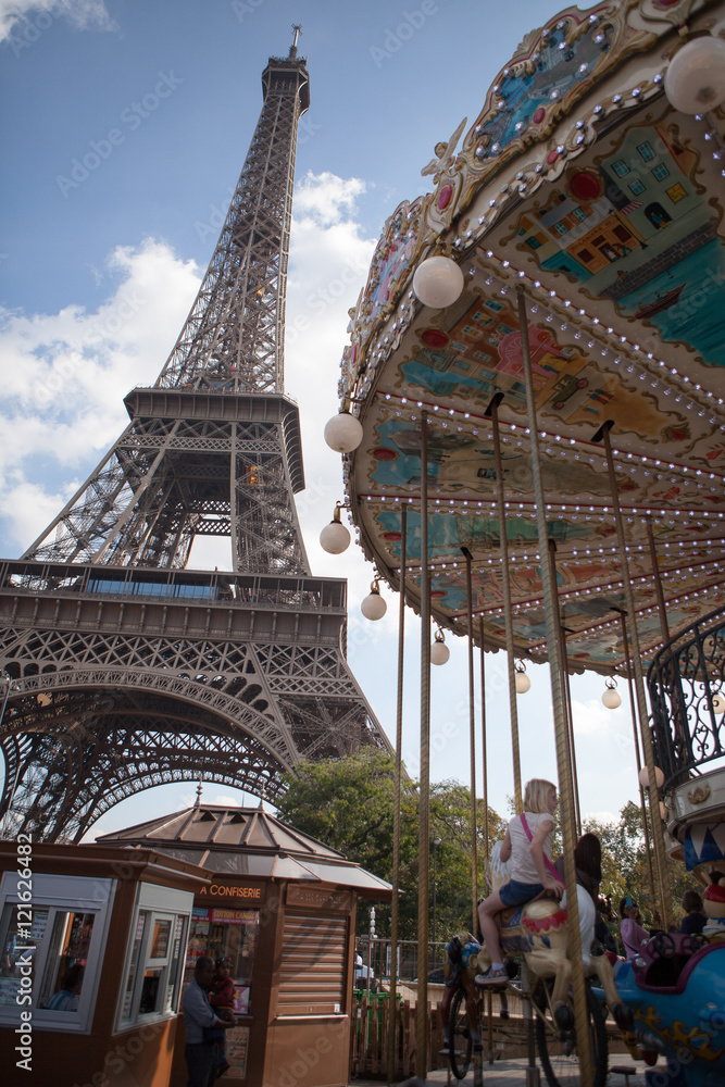Wall mural paris eiffel tower with carousel