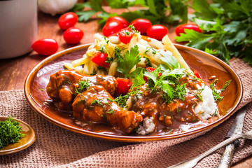 Chicken in tomato sauce with rice and green beans