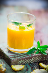 Juice from fresh oranges leaves stevia