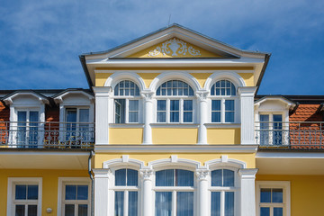 Fototapeta na wymiar Bäderarchitektur in Bansin auf der Insel Usedom