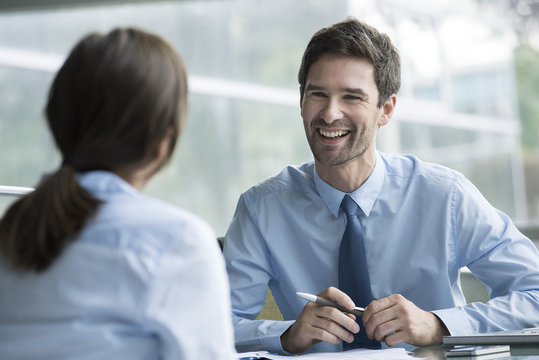 Manager interviewing job candidate