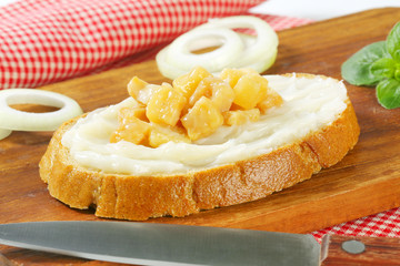 Bread with lard and greaves