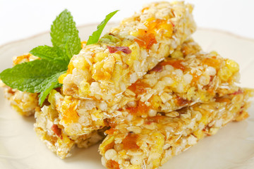 Cereal fruit bars