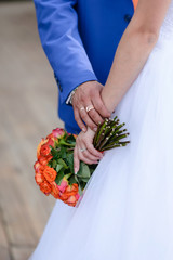Букет невесты в руках