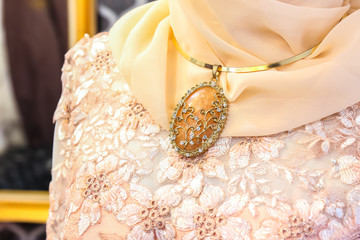 Diamond necklace for wedding dress muslim