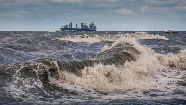 Fototapeta big sea wave on the black sea, Poti, Georgia