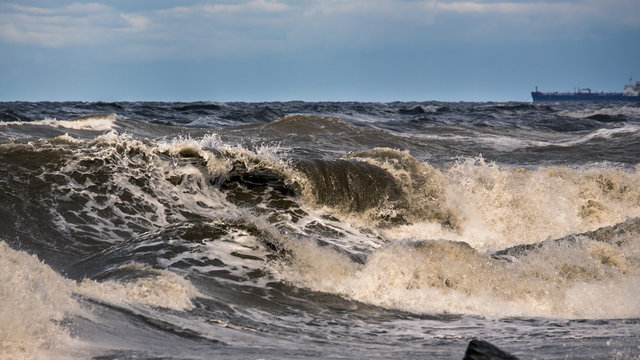 Fototapeta big sea wave on the black sea, Poti, Georgia