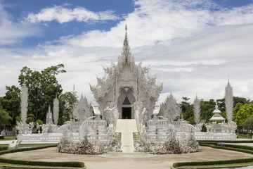 Front White temple wat rong khun