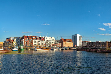 Fototapeta premium Widok na zacumowane łodzie w popularnej marinie w Gdańsku.