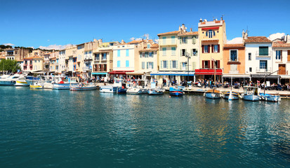 Fototapeta na wymiar Quai du port de Cassis
