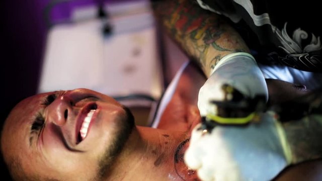 client tattooist experiencing discomfort