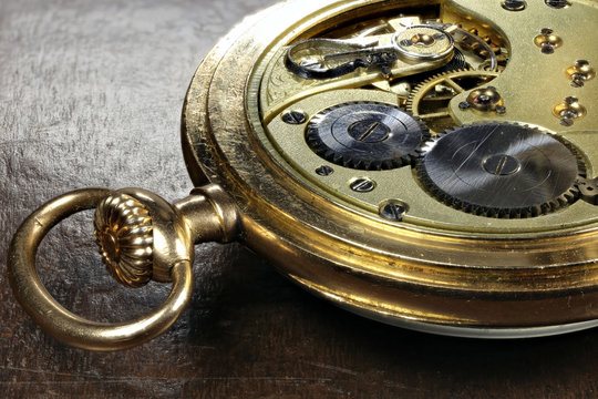 Uhrwerk einer schweizer Taschenuhr aus 585 Gold