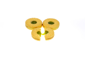 Sandwich cookies with apple flavoured cream and kiwi apple flavo